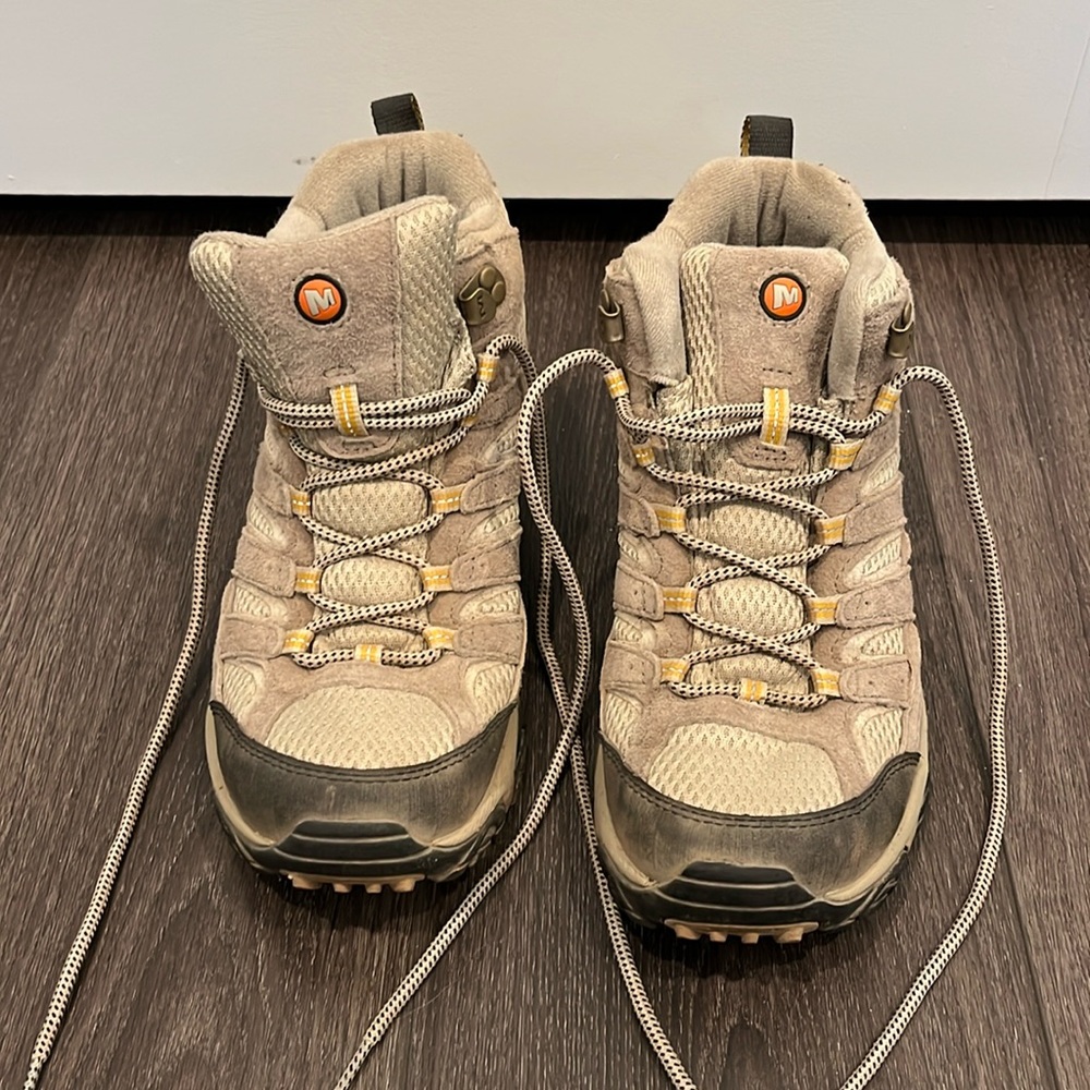 Women’s Merrell Hiking Boots - Size 7.5
